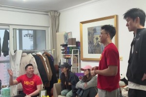 屏幕前的吧友看球也是这样激动吧？看主播们观看中国男篮直播反应